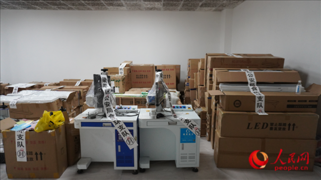 查封的假冒品牌燈具等。人民網(wǎng) 肖聰聰 攝