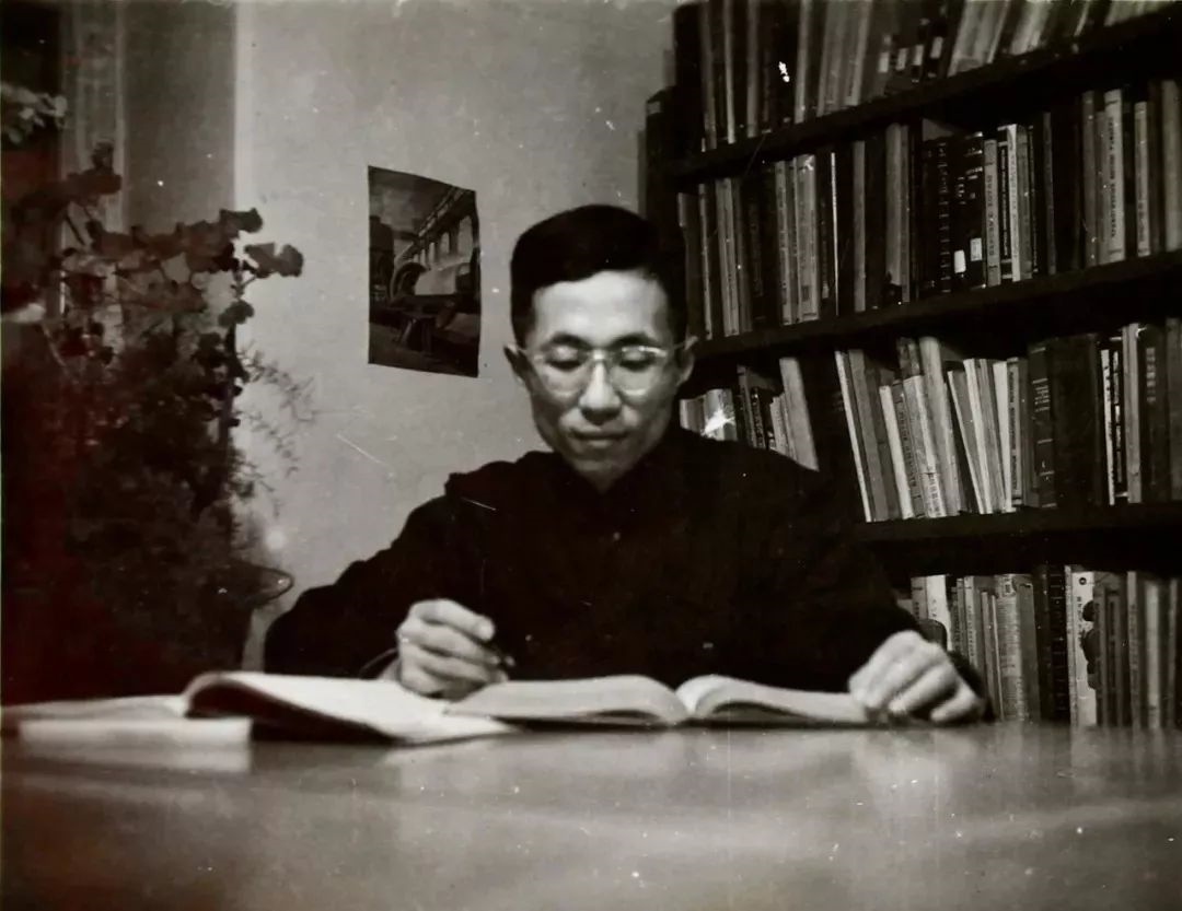 青年時(shí)期的秦裕琨。哈爾濱工業(yè)大學(xué)供圖