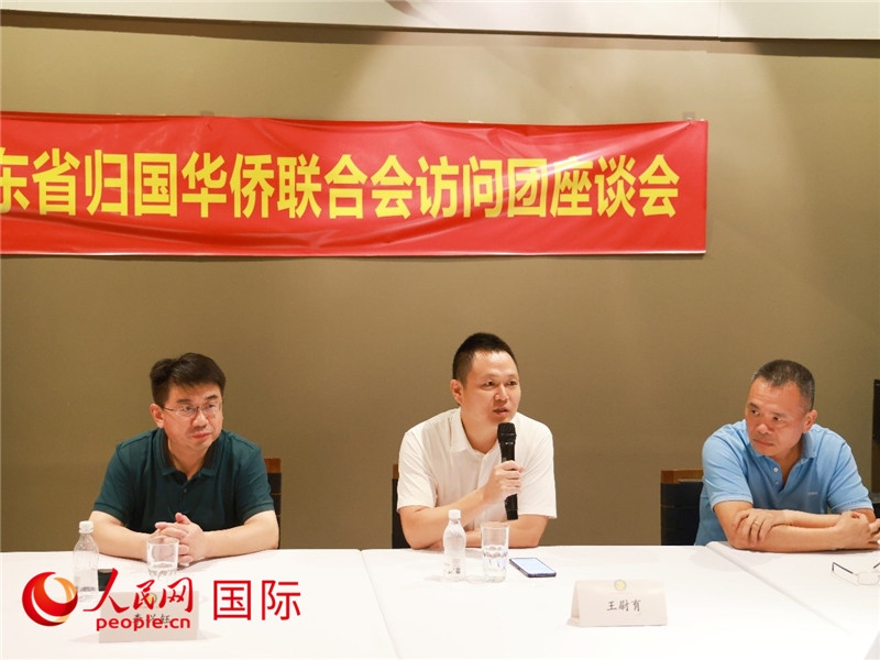 中國駐里約總領(lǐng)館副總領(lǐng)事王尉育（中）在座談會上致辭。人民網(wǎng)記者 陳海琪攝