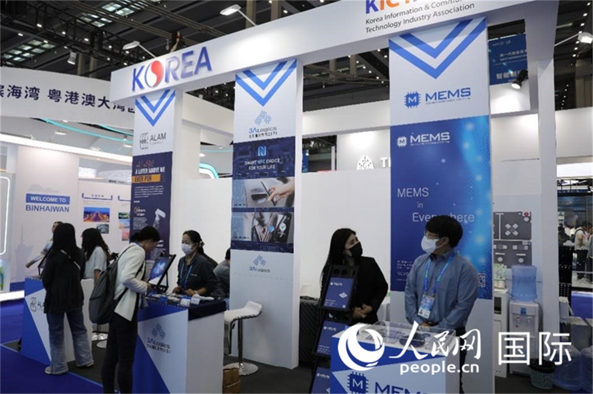第二十五屆中國國際高新技術(shù)成果交易會15日在深圳開幕，圖為韓國企業(yè)展臺（人民網(wǎng)記者 魯揚攝）