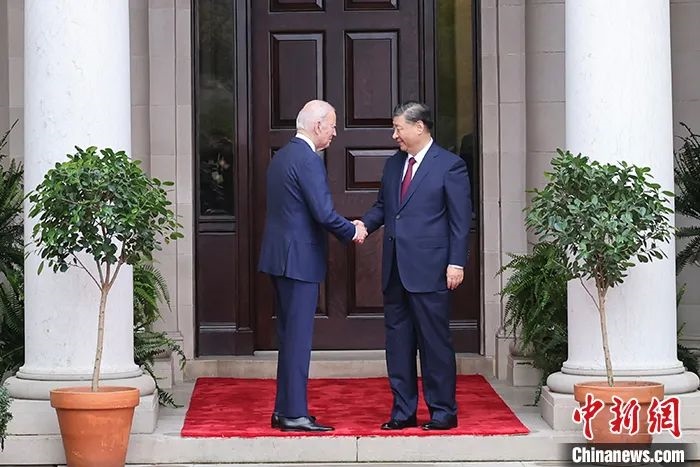 當(dāng)?shù)貢r(shí)間11月15日，中國(guó)國(guó)家主席習(xí)近平在美國(guó)舊金山斐洛里莊園同美國(guó)總統(tǒng)拜登舉行中美元首會(huì)晤。中新社記者 盛佳鵬 攝