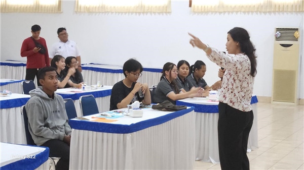 巴陵康孔子學(xué)院外方院長(zhǎng)普拉巴介紹孔子學(xué)院情況。主辦方供圖