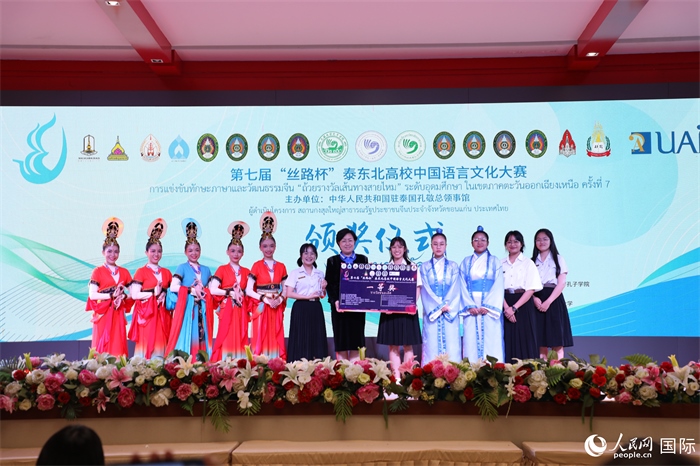 來自瑪哈沙拉坎大學(xué)的參賽隊(duì)伍榮獲一等獎(jiǎng)。人民網(wǎng)記者 孫廣勇攝