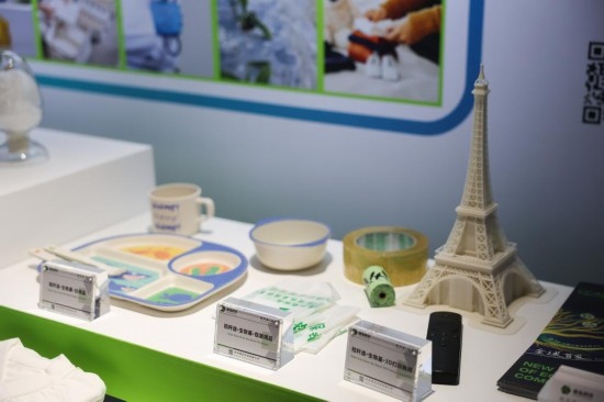 這是第二屆全球數(shù)字貿(mào)易博覽會的絲路電商館的主題展臺（11月24日攝）。新華社記者徐昱 攝