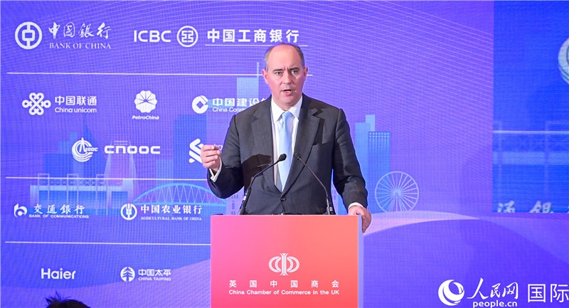 英國商業(yè)貿易部國務大臣（投資大臣）多米尼克·約翰遜與會。人民網 郭錦標攝