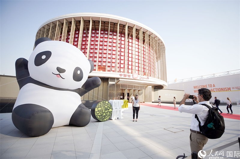 聯(lián)合國(guó)氣候變化迪拜大會(huì)中國(guó)角舉辦的氣候行動(dòng)漫畫展。人民網(wǎng)記者 任皓宇攝