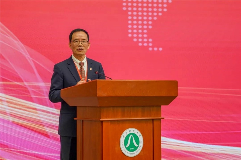 國(guó)務(wù)院學(xué)位委員會(huì)區(qū)域國(guó)別學(xué)學(xué)科評(píng)議組秘書長(zhǎng)、浙江師范大學(xué)非洲研究院（非洲區(qū)域國(guó)別學(xué)院）院長(zhǎng)劉鴻武致辭。主辦方供圖