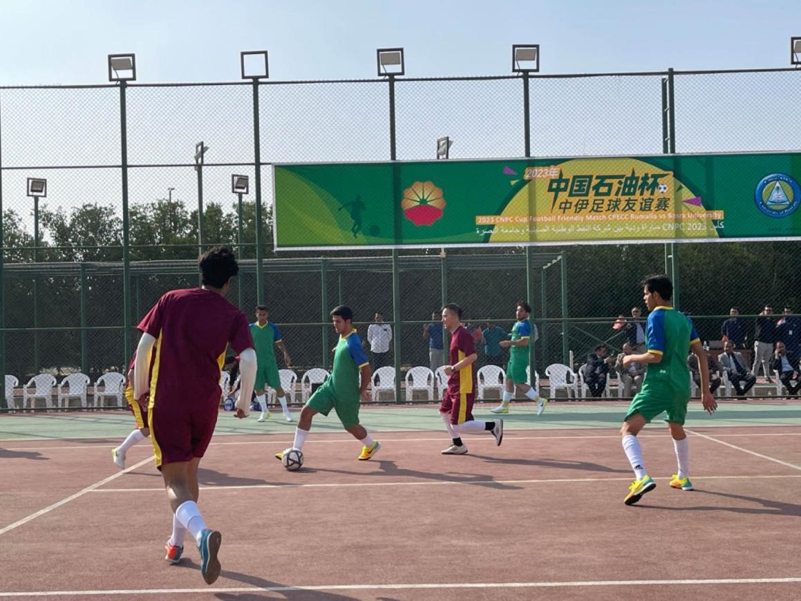 12月14日，中國(guó)石油（伊拉克）魯邁拉片區(qū)舉辦公共開(kāi)放日和足球友誼賽。中國(guó)石油工程建設(shè)有限公司魯邁拉項(xiàng)目代表隊(duì)與巴士拉大學(xué)代表隊(duì)進(jìn)行了比賽，巴士拉大學(xué)代表隊(duì)獲勝。文學(xué)軍攝