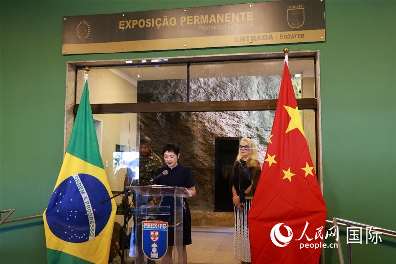 中國駐里約總領事田敏在攝影展開幕式上致辭。 人民網(wǎng)記者 陳海琪攝