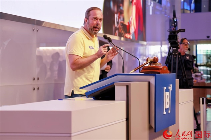 巴西礦產(chǎn)和能源部部長(zhǎng)亞歷山大·西爾維拉發(fā)表致辭。人民網(wǎng)記者 宋亦然攝