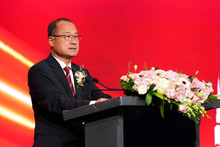 第十四屆全國(guó)政協(xié)常委、香港中華總商會(huì)會(huì)長(zhǎng)蔡冠深致辭。阿聯(lián)酋中華工商總會(huì)供圖