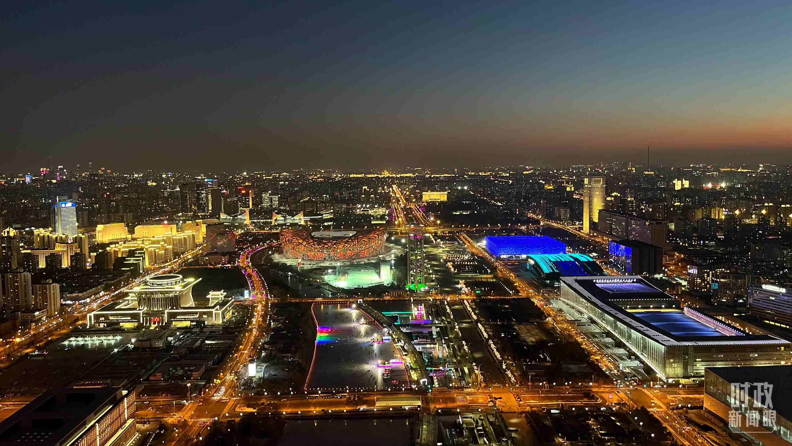 △2023年12月31日，從北京奧林匹克塔俯拍北京城區(qū)。（總臺央視記者金雨秋拍攝）