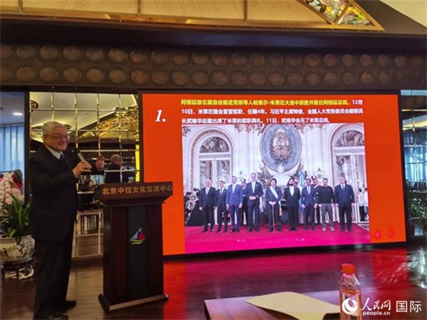 中國社會(huì)科學(xué)院榮譽(yù)學(xué)部委員、研究員徐世澄就評選結(jié)果進(jìn)行點(diǎn)評。人民網(wǎng)記者 魯揚(yáng)攝