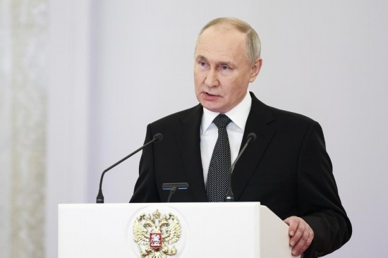 2023年12月8日，俄羅斯總統(tǒng)普京在莫斯科克里姆林宮出席“祖國(guó)英雄日”慶祝儀式。新華社/塔斯社