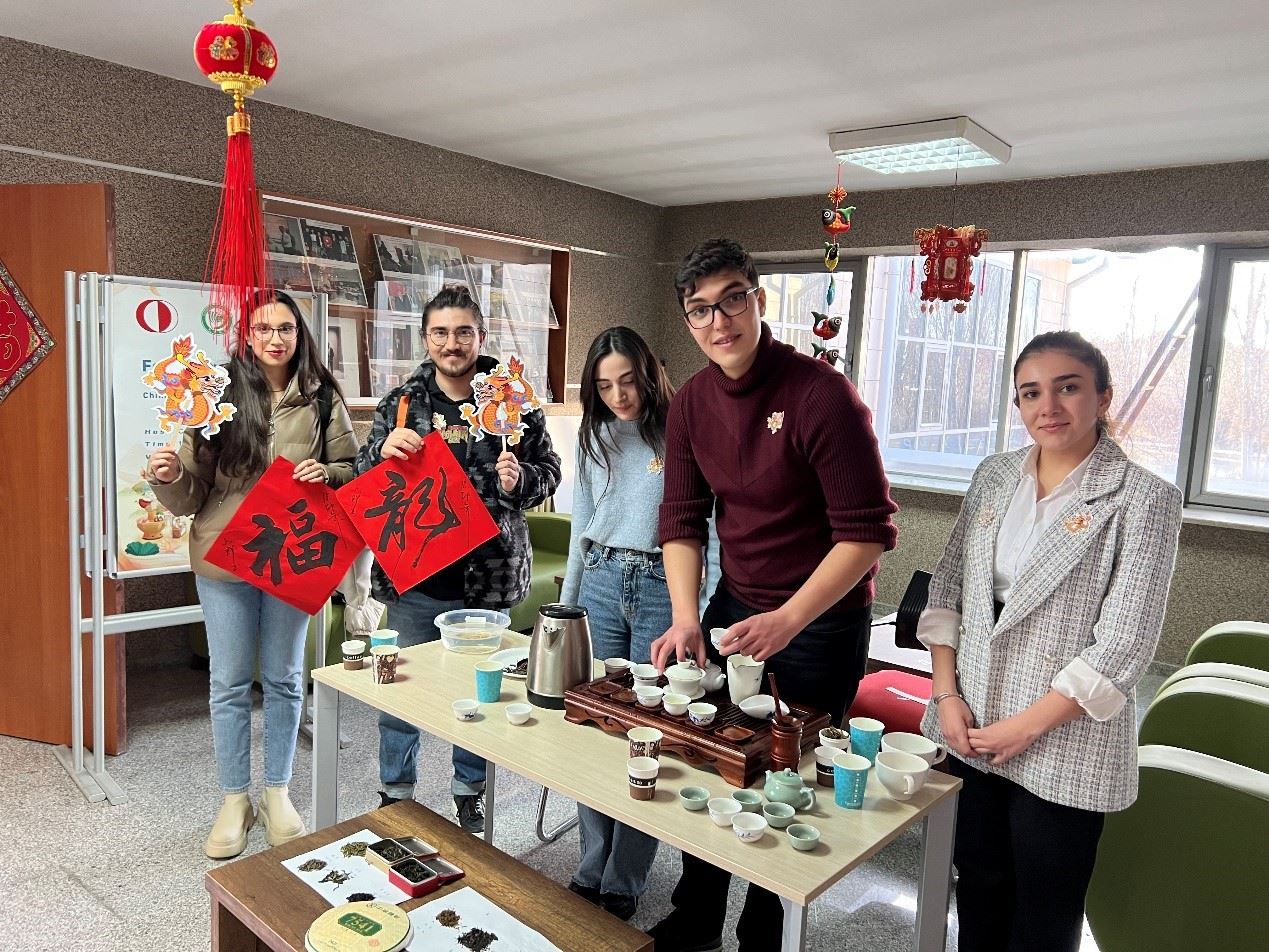 茶藝表演體驗(yàn)。中東技術(shù)大學(xué)孔院供圖