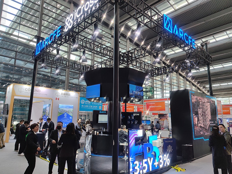 2023年12月16日，第十七屆深圳國(guó)際金融博覽會(huì)在深圳會(huì)展中心開幕，近300家金融機(jī)構(gòu)和企業(yè)攜手多款金融產(chǎn)品集中亮相。