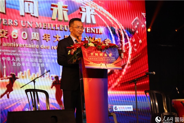 法國(guó)前總理拉法蘭出席晚會(huì)并致辭。 人民網(wǎng)記者 尚凱元 攝