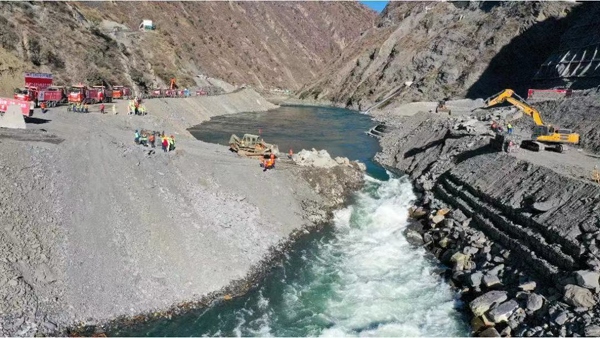 卡拉水電站實現(xiàn)大江截流。受訪者供圖
