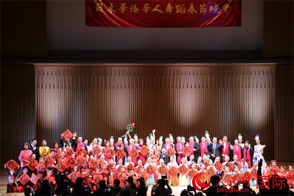 演職人員與嘉賓合影。人民網(wǎng) 許可攝