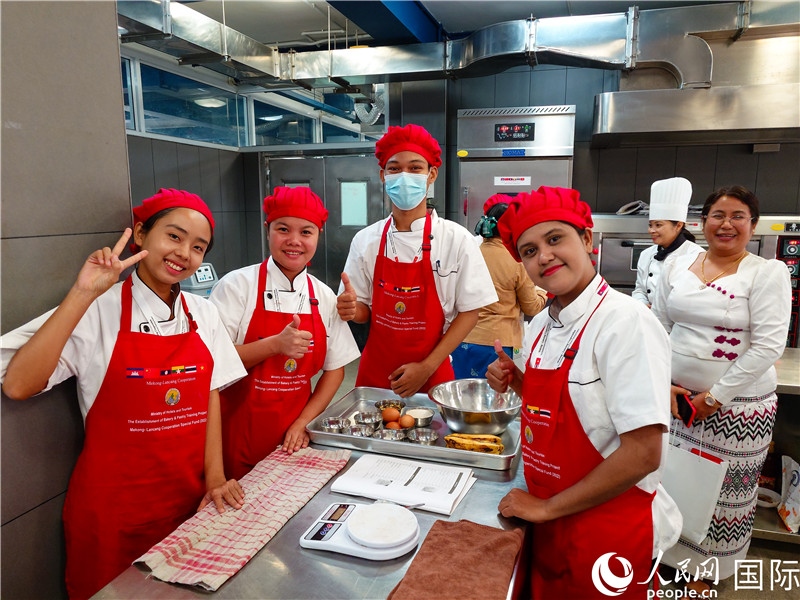 學員進行實操練習。人民網(wǎng)記者 謝佳君攝