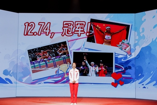 “何以中國·向海泉州”網(wǎng)絡(luò)主題活動現(xiàn)場，林雨薇講述奪冠經(jīng)歷。泉州廣播電視臺供圖