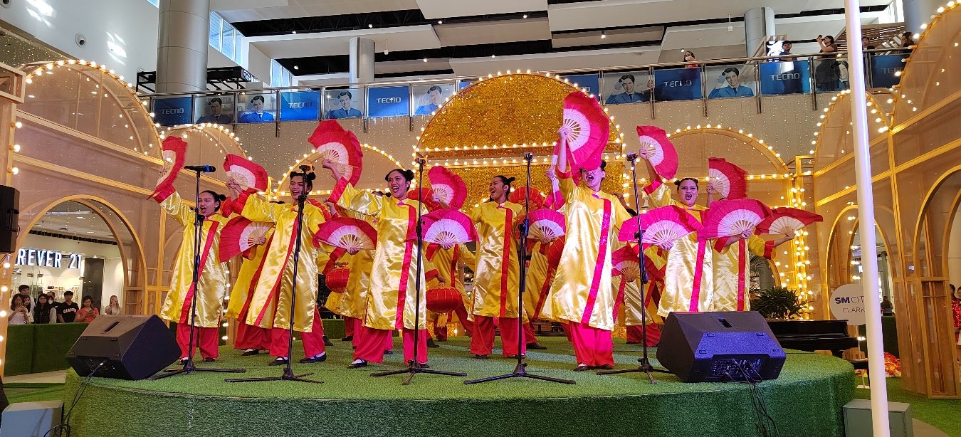 開幕式上活力四射的文藝節(jié)目引得觀眾陣陣喝彩。紅溪禮示大學(xué)孔子學(xué)院 供圖