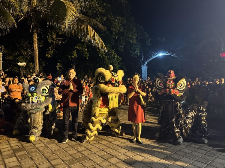 舞獅表演。巴陵康孔子學(xué)院供圖