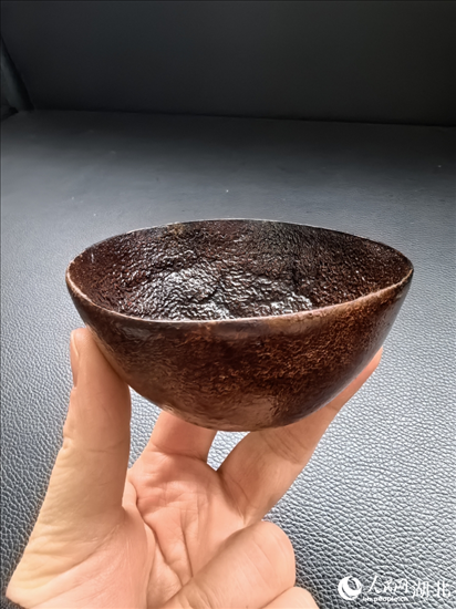 用橘子皮制成的碗。人民網(wǎng)記者 周雯攝
