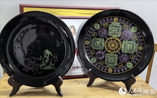 壩漆工藝品。人民網(wǎng)記者 周雯攝