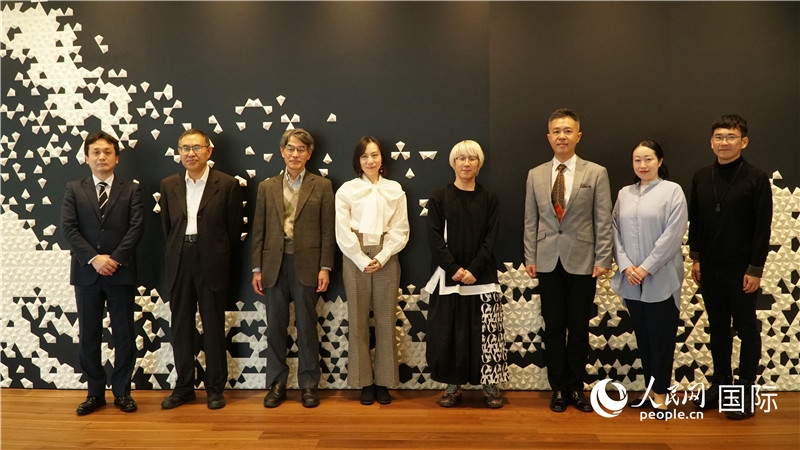 主辦方與嘉賓合影。人民網(wǎng) 蔣曉辰攝