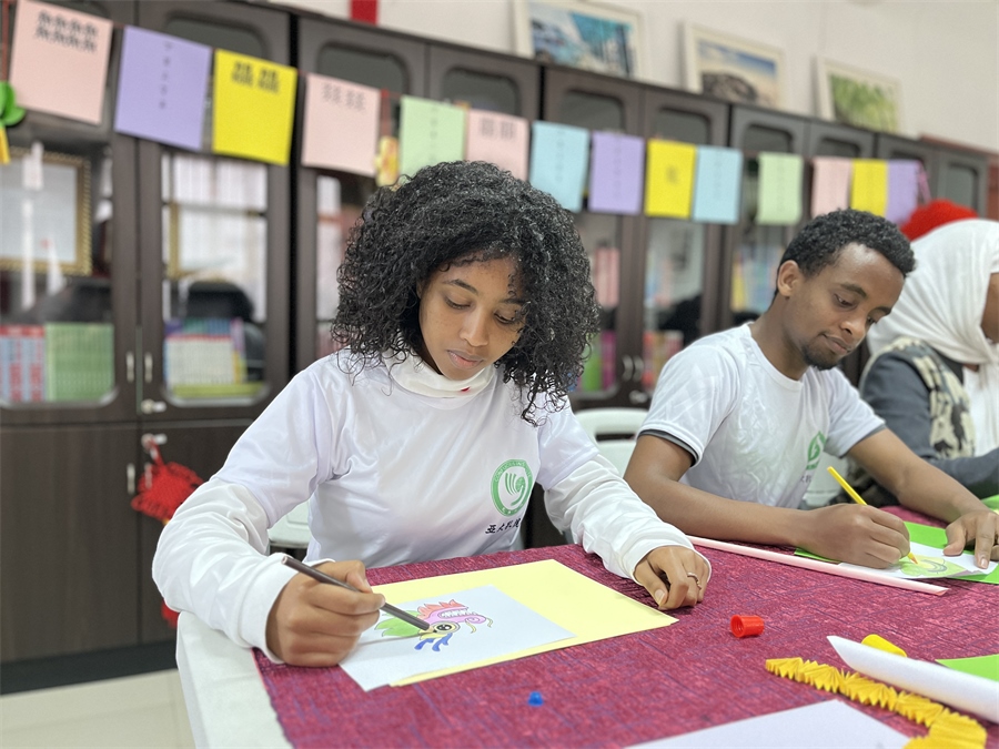 亞的斯亞貝巴大學(xué)孔子學(xué)院“網(wǎng)絡(luò)中國節(jié)·元宵”主題文化體驗活動現(xiàn)場。亞的斯亞貝巴大學(xué)孔子學(xué)院供圖