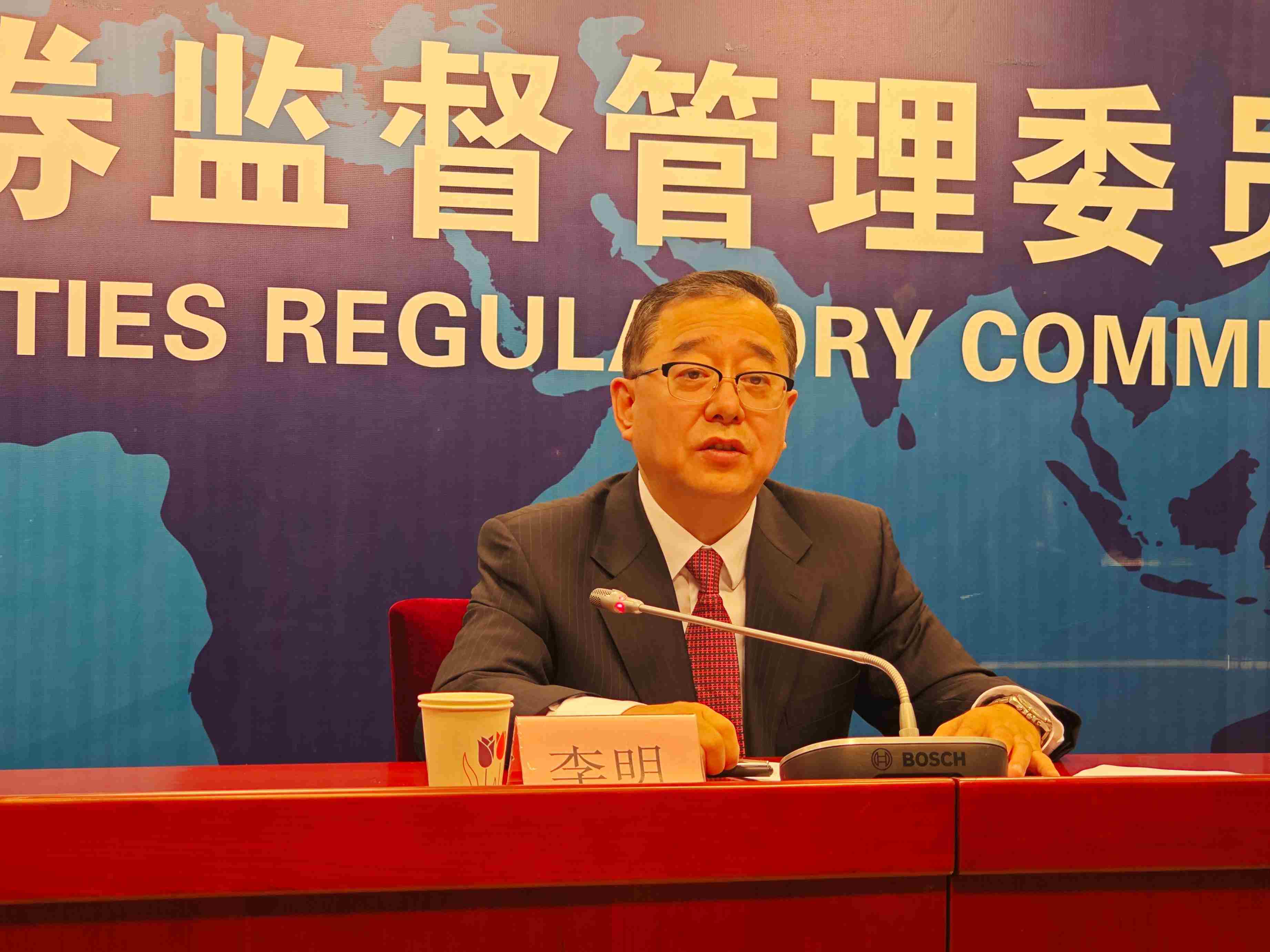 2月23日，李明在證監(jiān)會(huì)例行新聞發(fā)布會(huì)現(xiàn)場(chǎng)。 人民網(wǎng) 黃盛攝