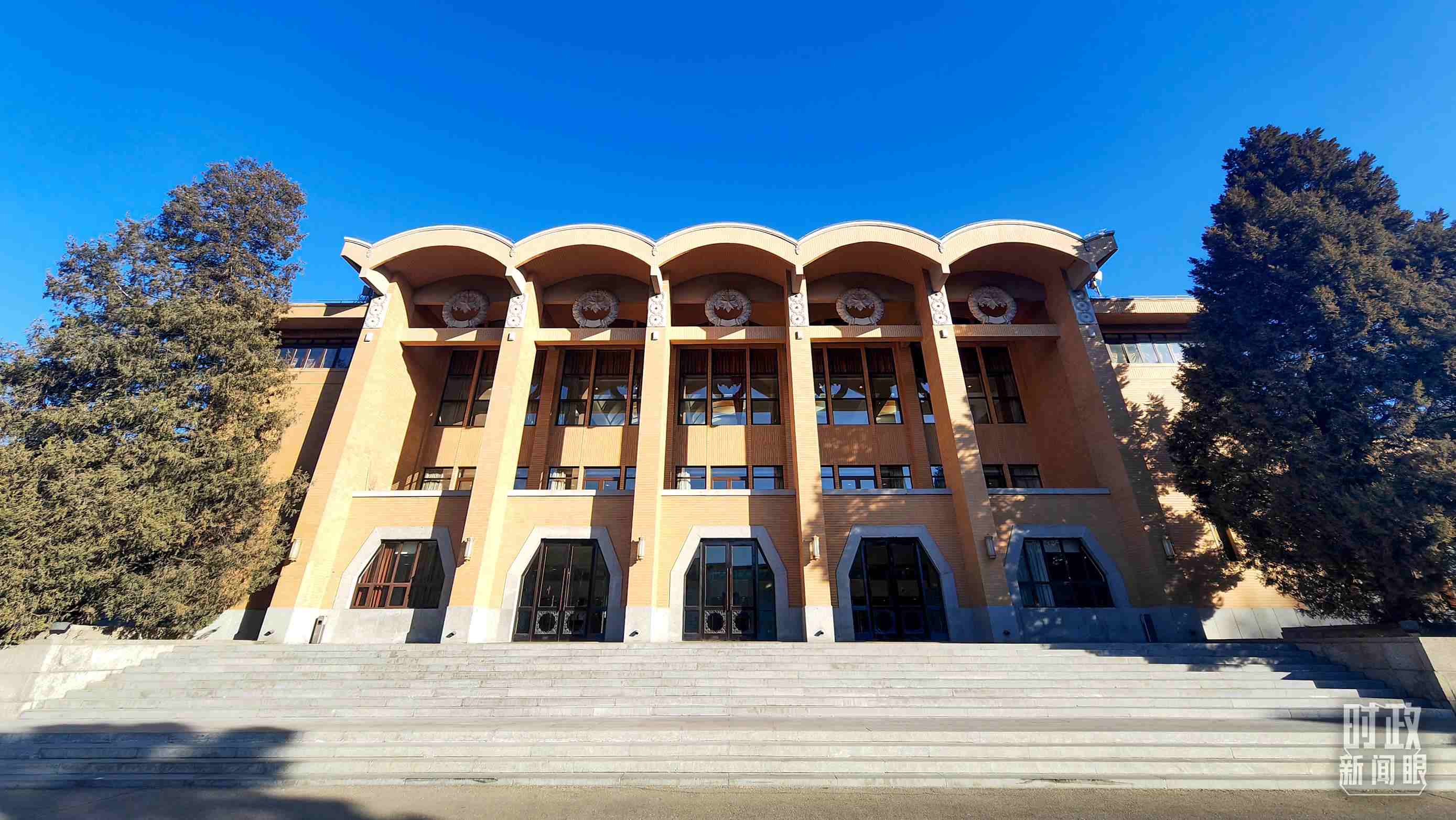 △2024年春季學(xué)期中央黨校（國(guó)家行政學(xué)院）中青年干部培訓(xùn)班3月1日上午在中央黨校開班。（總臺(tái)央視記者劉琦拍攝）