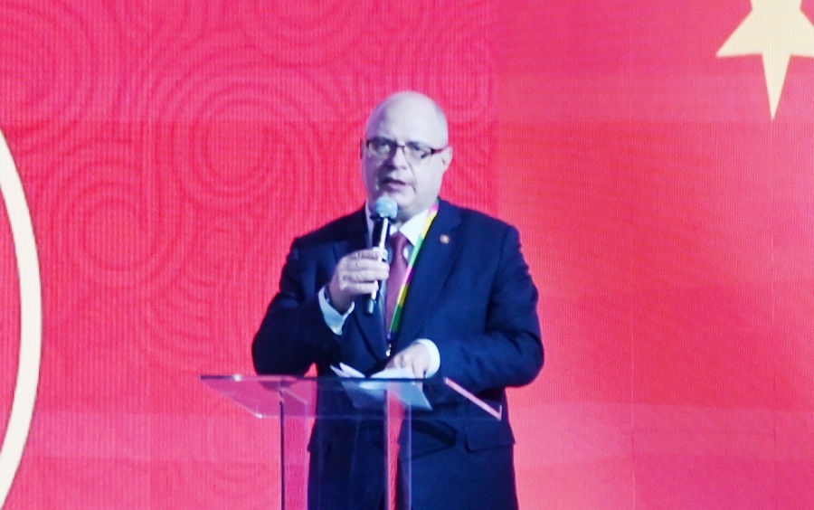 俄羅斯國家杜馬資產(chǎn)、土地和財(cái)產(chǎn)關(guān)系委員會(huì)主席兼俄中議員友好小組主席加夫里洛夫致辭。主辦方供圖 