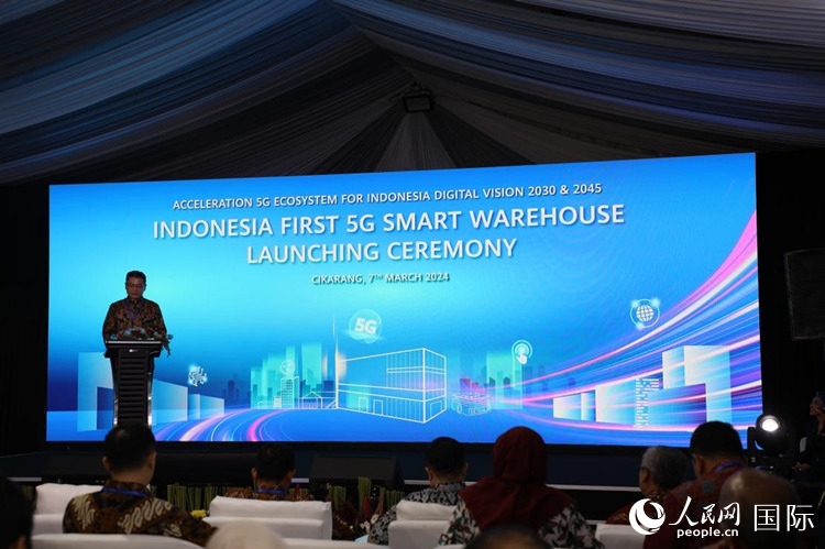 華為印尼CEO郭海龍?jiān)诮夷粌x式發(fā)表講話(huà)。人民網(wǎng)記者 曹師韻攝