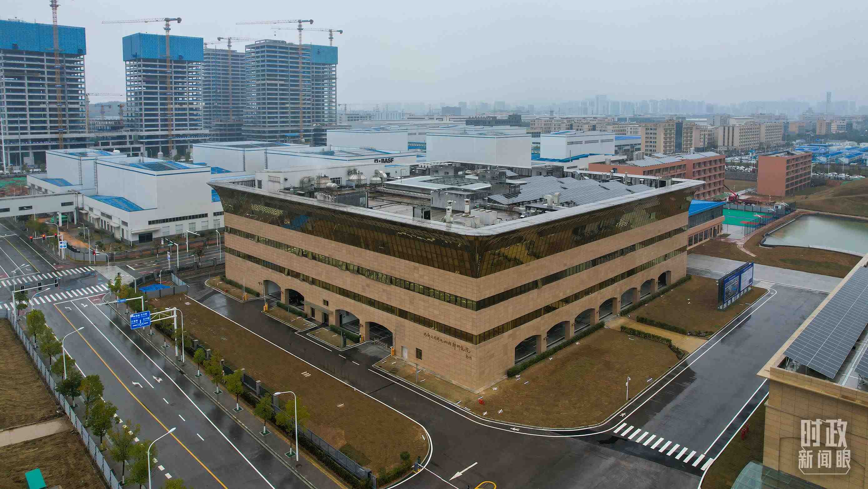 △巴斯夫杉杉電池材料研究院。（總臺(tái)央視記者范凱拍攝）