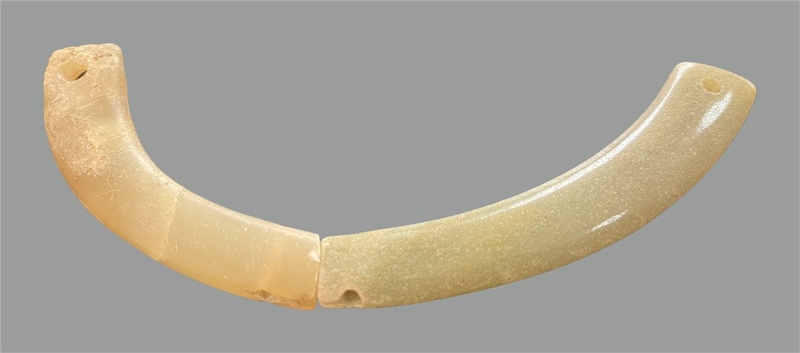 馬家浜文化晚期玉璜。中國文物報(bào)社供圖