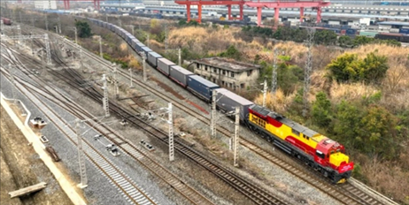 全國鐵路實行新的貨物列車運行圖。國鐵集團供圖