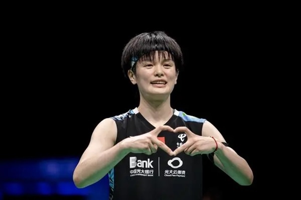 4月14日，王祉怡在奪冠后慶祝。新華社記者 江漢攝