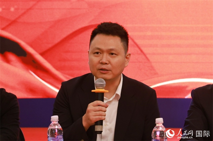 中國(guó)駐里約熱內(nèi)盧總領(lǐng)館副總領(lǐng)事王尉育在座談會(huì)上致辭。人民網(wǎng)記者 陳海琪攝