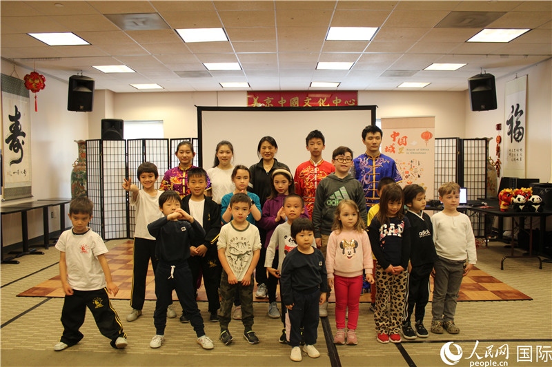 2、此次活動(dòng)是在美京中國(guó)文化中心舉辦的“中國(guó)城里品中國(guó)”系列文化活動(dòng)之一。 伊莎貝爾·羅德里格斯攝