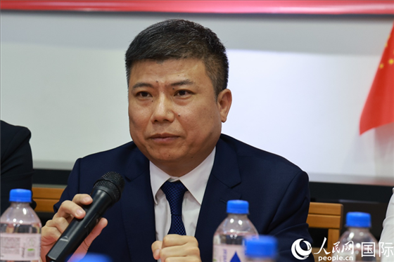 浙江省蘭溪市市委常委柳衛(wèi)東在座談會(huì)上致辭。人民網(wǎng)記者 陳海琪攝