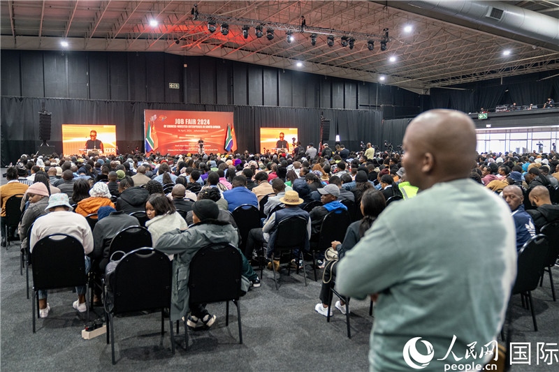 2024年中資企業(yè)招聘大會(huì)現(xiàn)場。 人民網(wǎng) 希拉茲攝