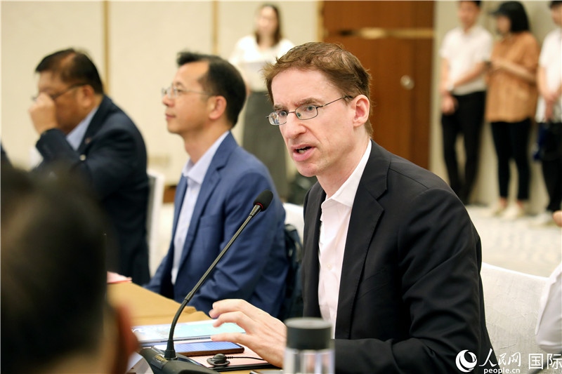 德國駐廣州總領(lǐng)事魯彥在產(chǎn)業(yè)對接會上發(fā)言。人民網(wǎng)記者趙益普攝