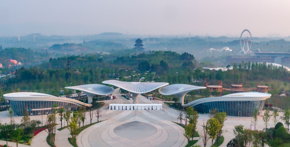 這是成都世園會主會場入口（無人機照片，2024年4月14日攝）。新華社記者 江宏景 攝