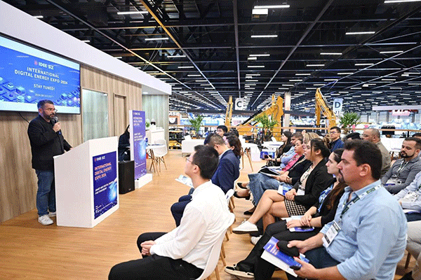 當(dāng)?shù)貢r間4月26日，深圳市發(fā)展和改革委員會在巴西圣保羅國際工程機械及礦山機械展上舉行專題推介會，介紹將于今年下半年在深圳市舉辦的2024國際數(shù)字能源展。 2024國際數(shù)字能源展組委會供圖