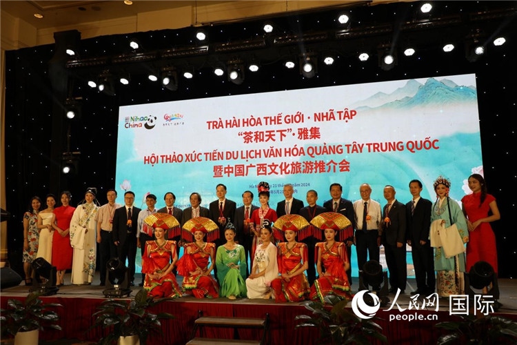 中越兩國嘉賓合影留念。人民網(wǎng)記者楊曄攝