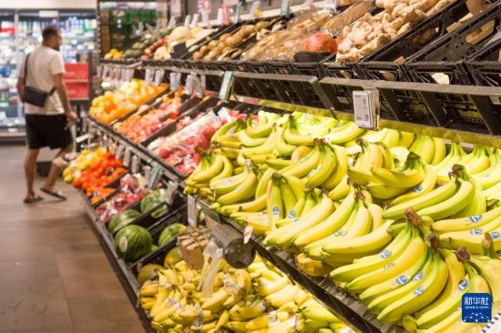 5月24日，顧客在德國柏林一家超市購物。新華社記者 任鵬飛 攝