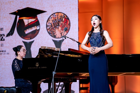 會(huì)議現(xiàn)場(chǎng)。學(xué)校供圖