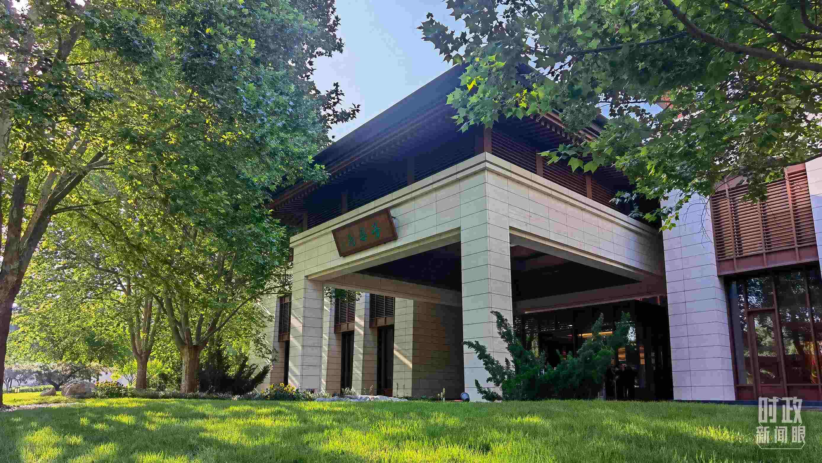 △釣魚(yú)臺(tái)芳華苑。（總臺(tái)央視記者石丞拍攝）